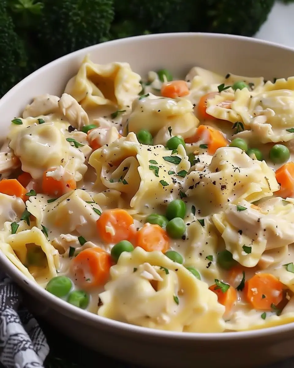 Crockpot Cheddar Chicken Pot Pie Tortellini: Easy Comfort Food Delight